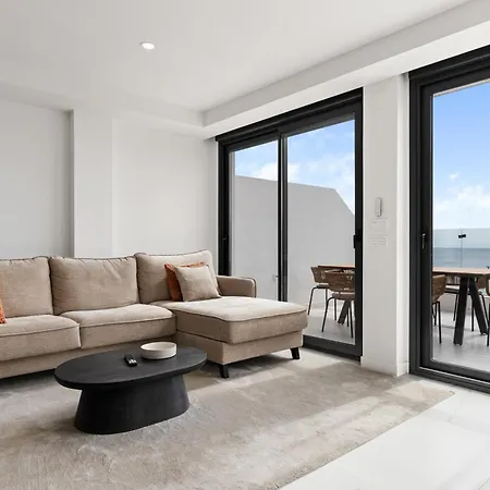 Azata Delmare 2463 アパート エステポナ